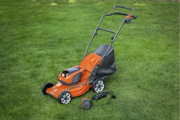 HUSQVARNA LAWNMOWER LC137I - Image 3