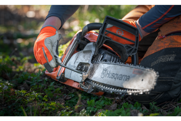 Husqvarna 435 II Petrol Chainsaw 15" - Image 9