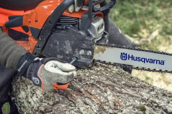 Husqvarna 135 II Petrol Chainsaw 14" - Image 2