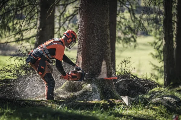 Husqvarna 572 XP Professional Petrol Chainsaw 20" - Image 3