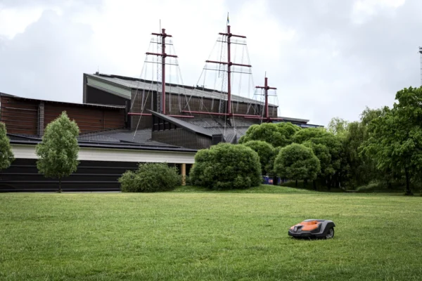 Husqvarna Automower 550 EPOS Robotic Lawn Mower - Image 3