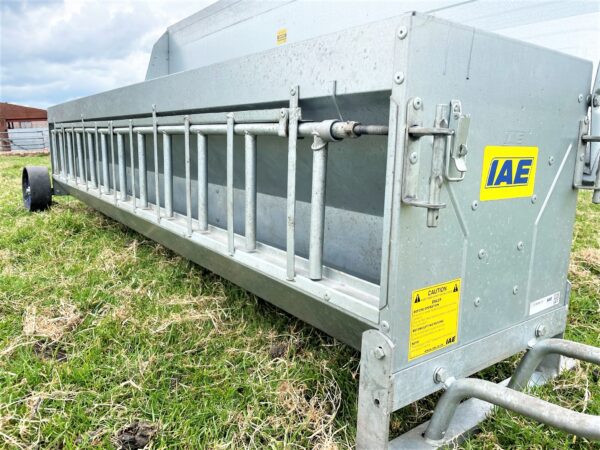 IAE Double Sided Lamb Creep Feeder - Image 4