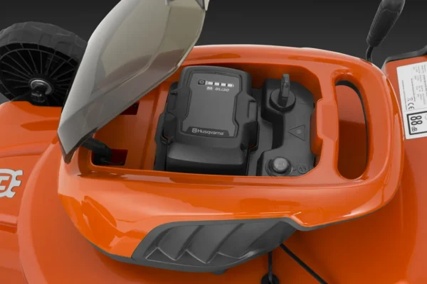 Husqvarna LC 142iS Cordless Self-Propelled Lawnmower – 36V with Battery and Charger - Image 3