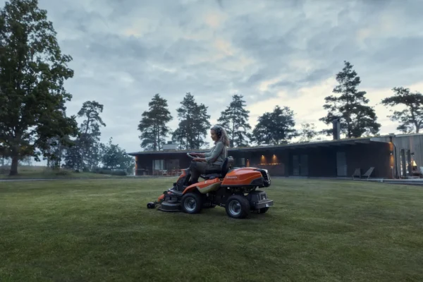 Husqvarna R 216T AWD Ride-On Front Mower - Image 5
