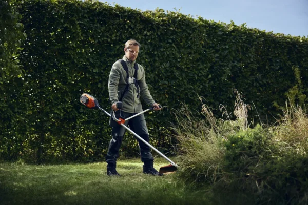 Husqvarna 325iR Cordless Brushcutter - Image 3