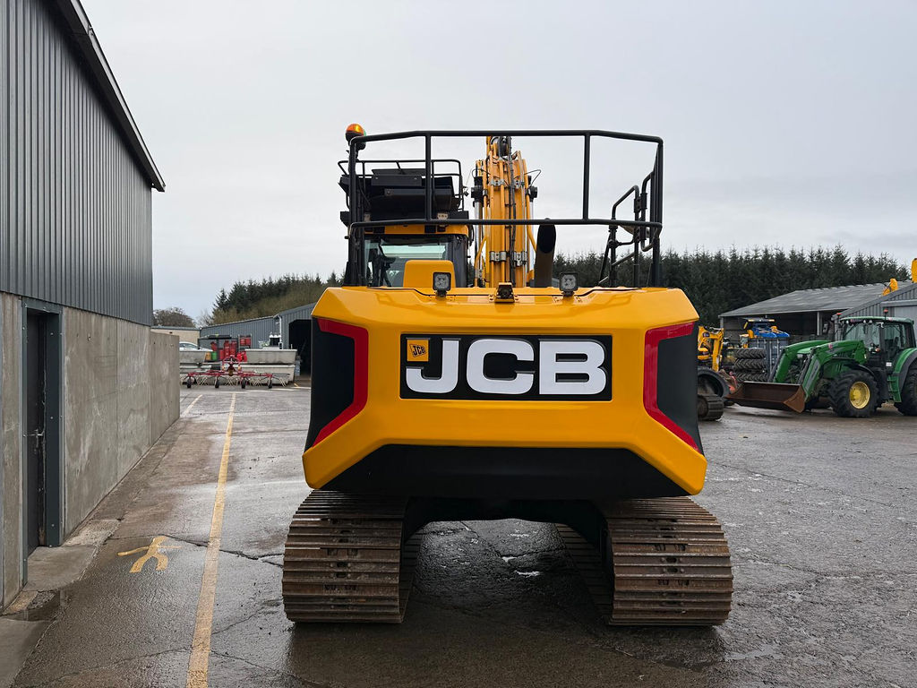JCB 131X LC tracked excavator