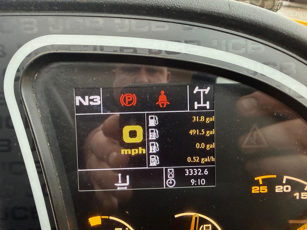 JCB 3CX hour-meter display
