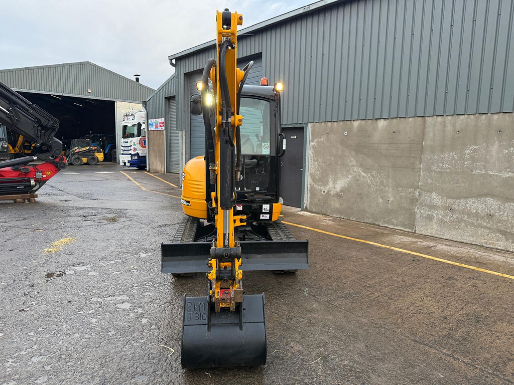 JCB 8026 CTS front boom and bucket