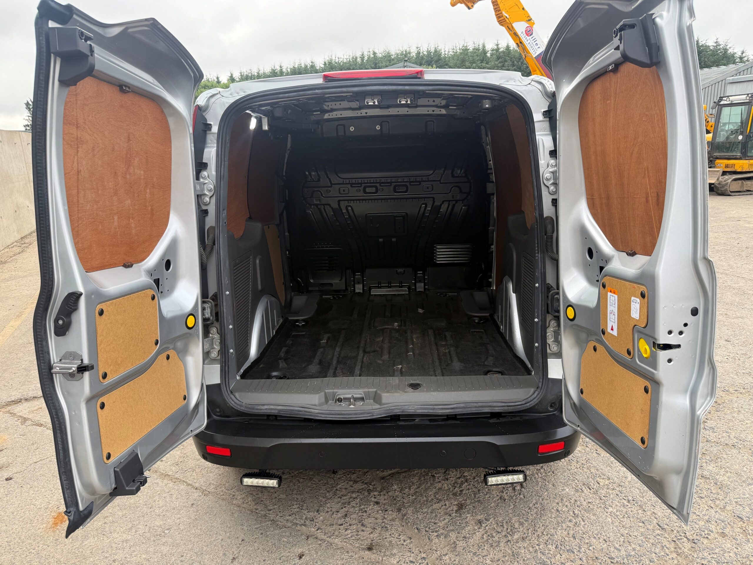 Ford Transit Connect ND70 XZF rear doors open