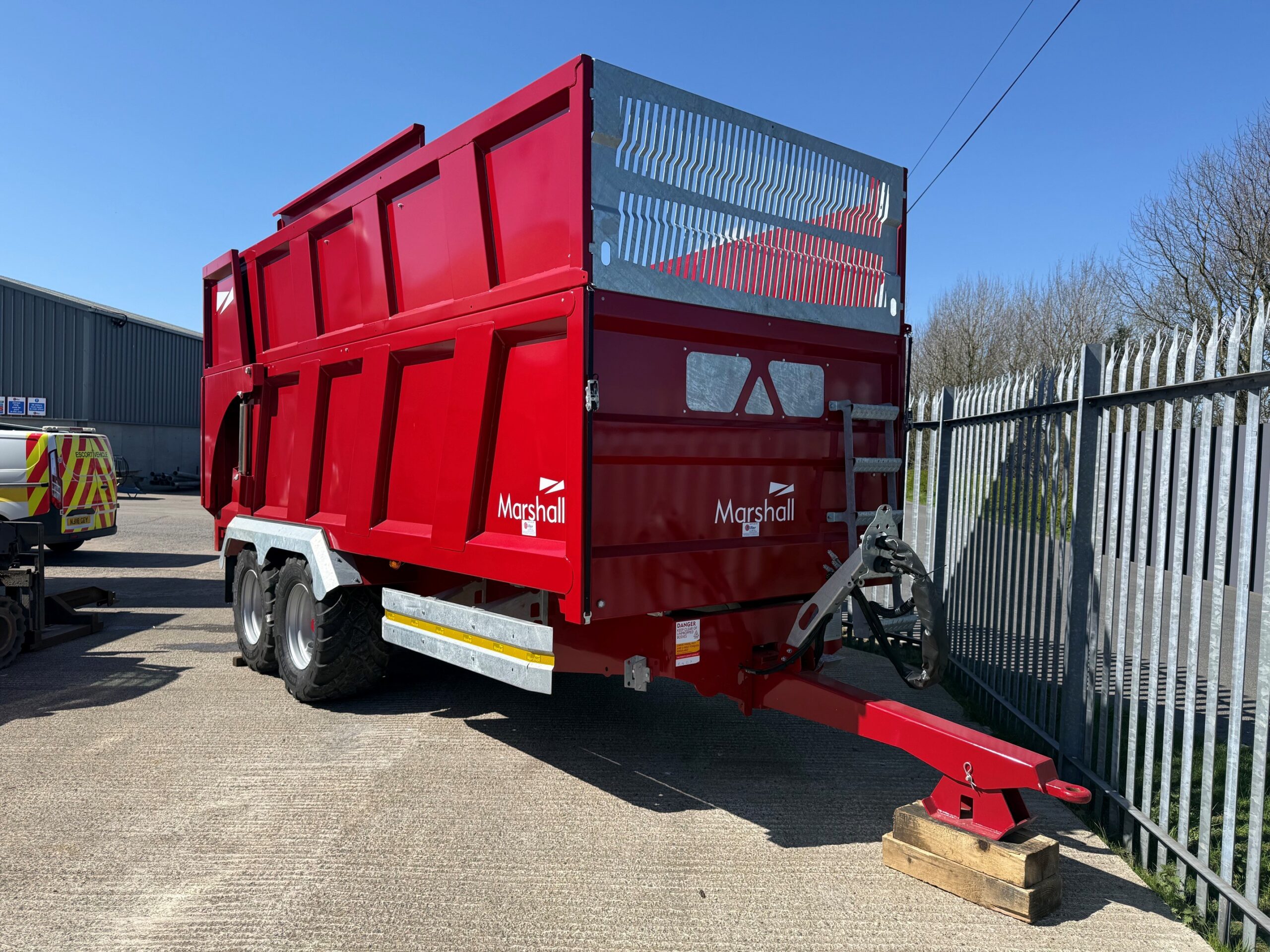 QM-12 Marshall silage trailer side view
