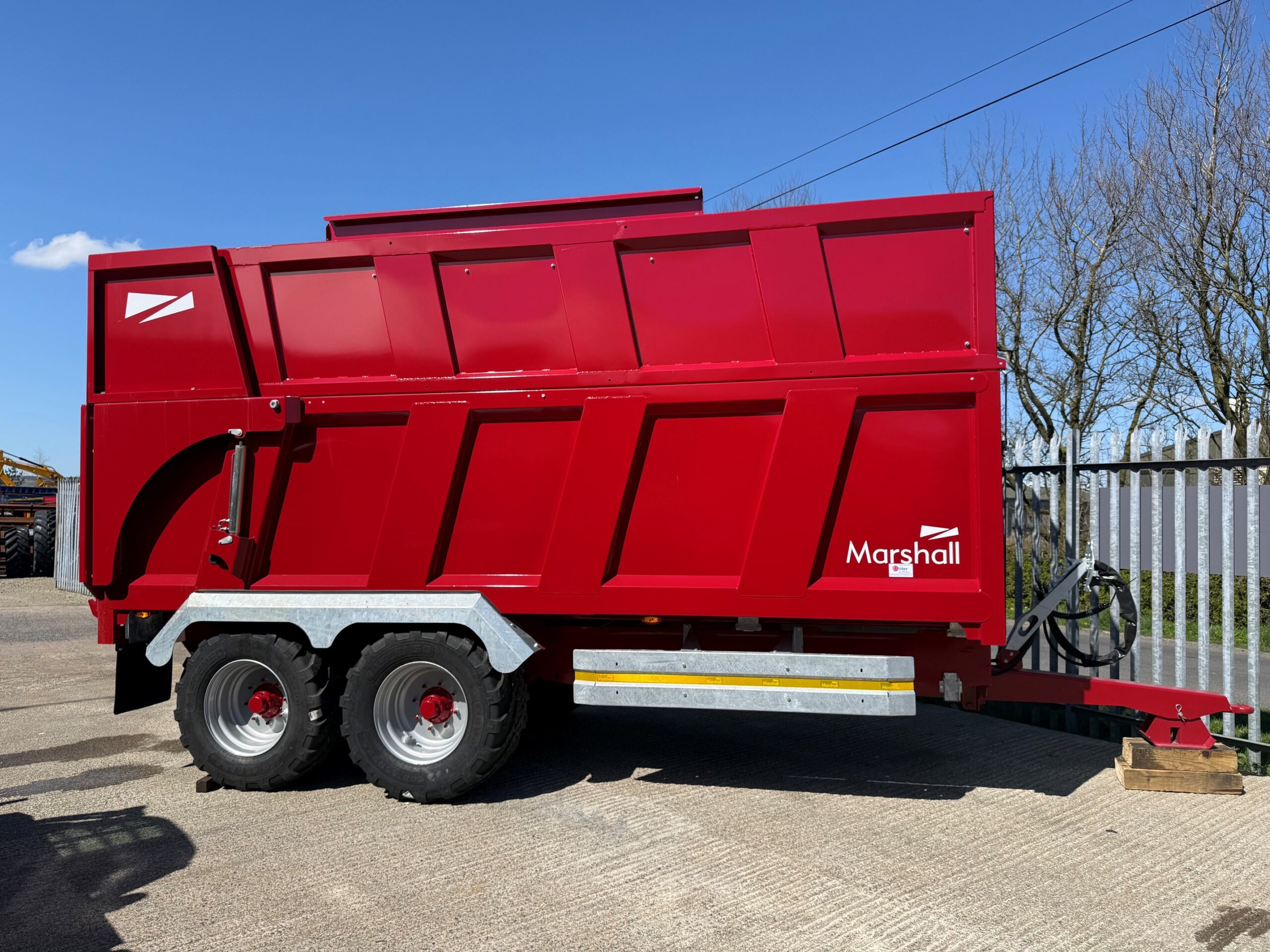 QM-12 Marshall silage trailer straight-on side view