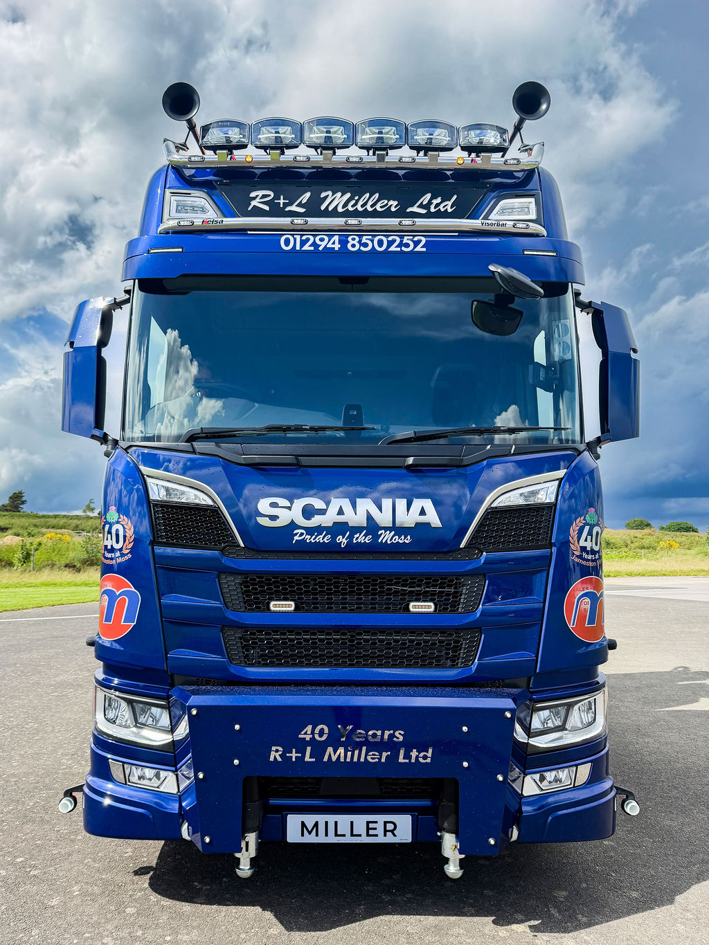 R and L Miller Scania R660 V8 FASSI F905 crane lorry