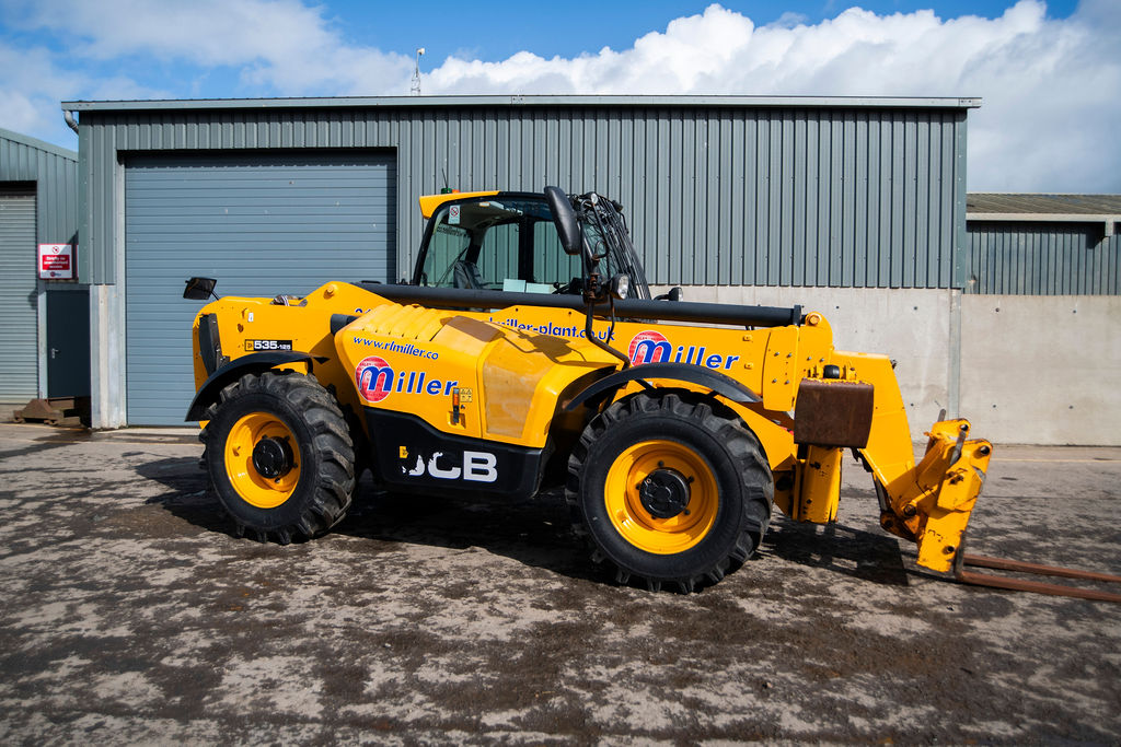 Used JCB 535-125 Loadall telehandler side view