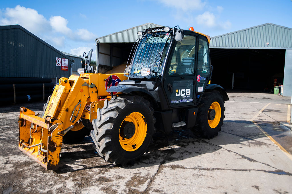 Used JCB 541-70 Loadall telehandler front right view