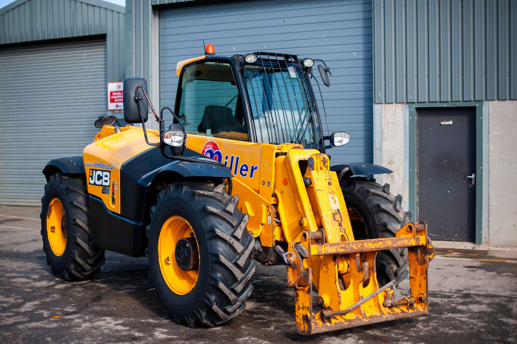 Used JCB 541-70 Loadall telehandler side view